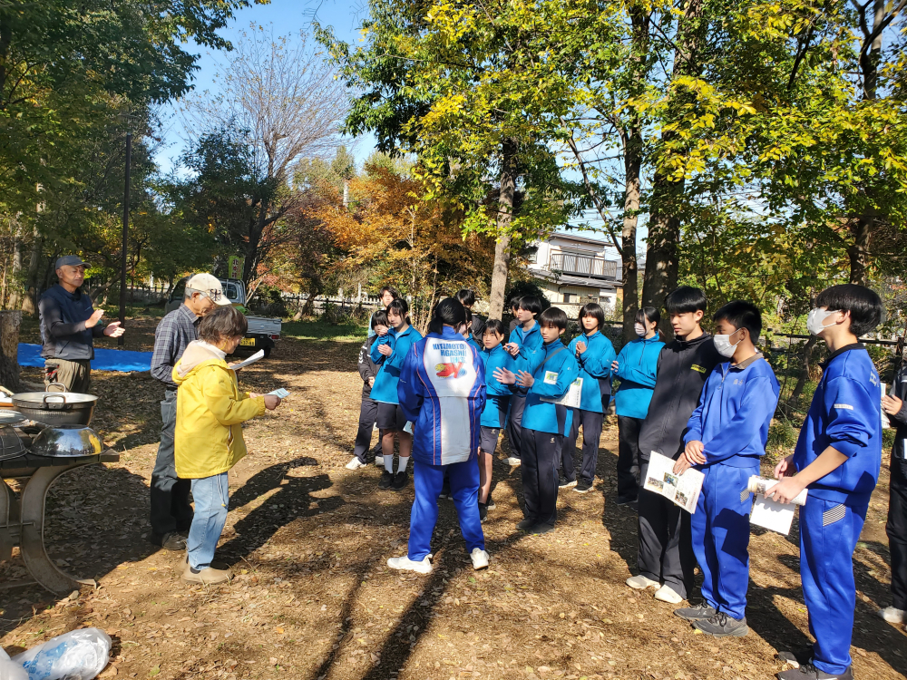 ボランティア証を受けとる様子